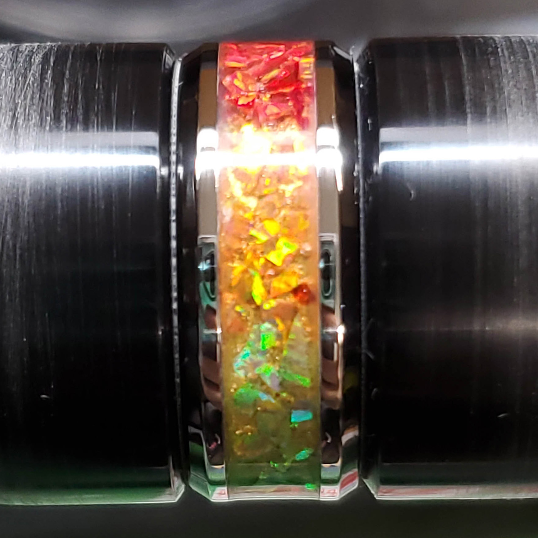 Rainbow ring showing red to orange to yellow